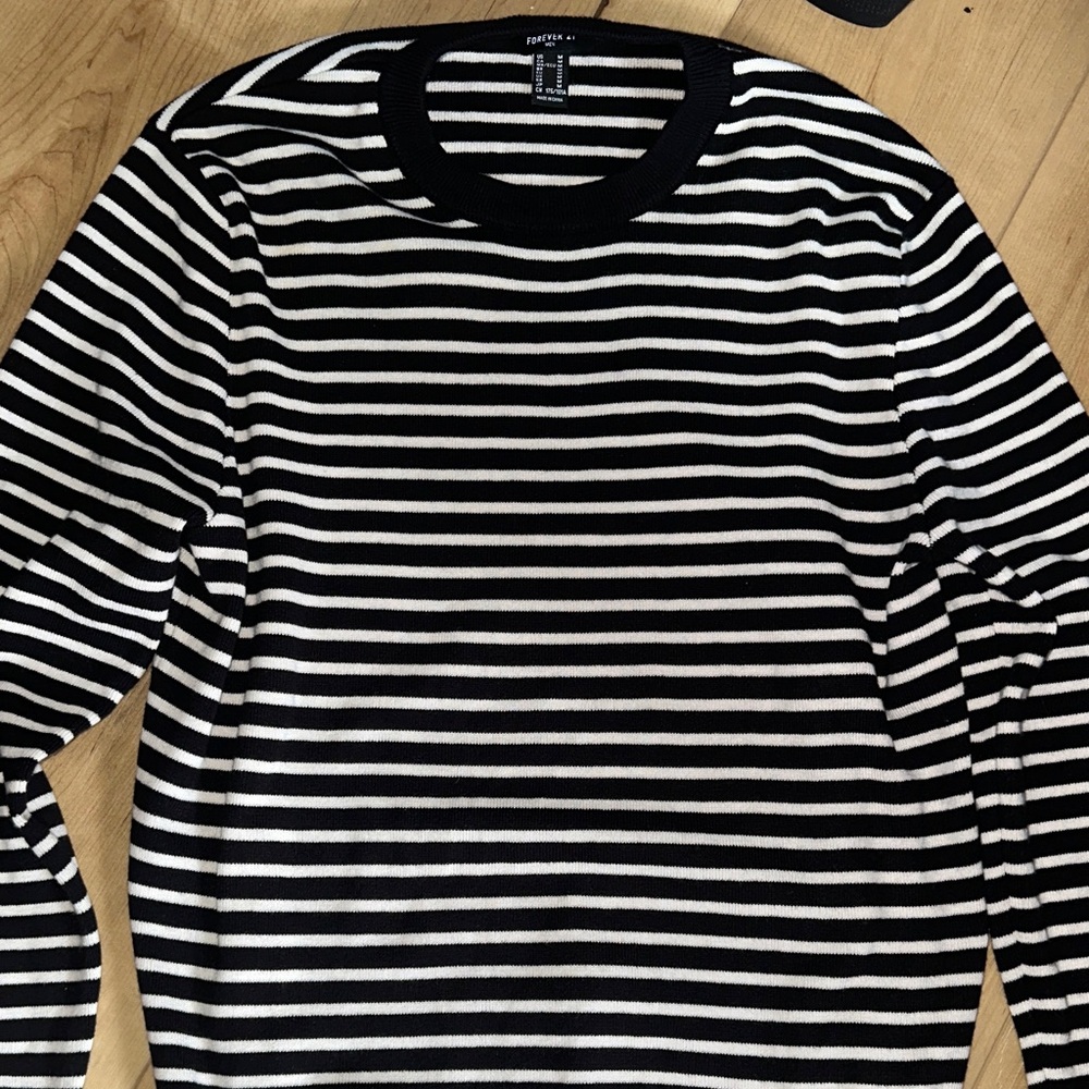 Forever 21 Black and White Striped Long Sleeve Tee